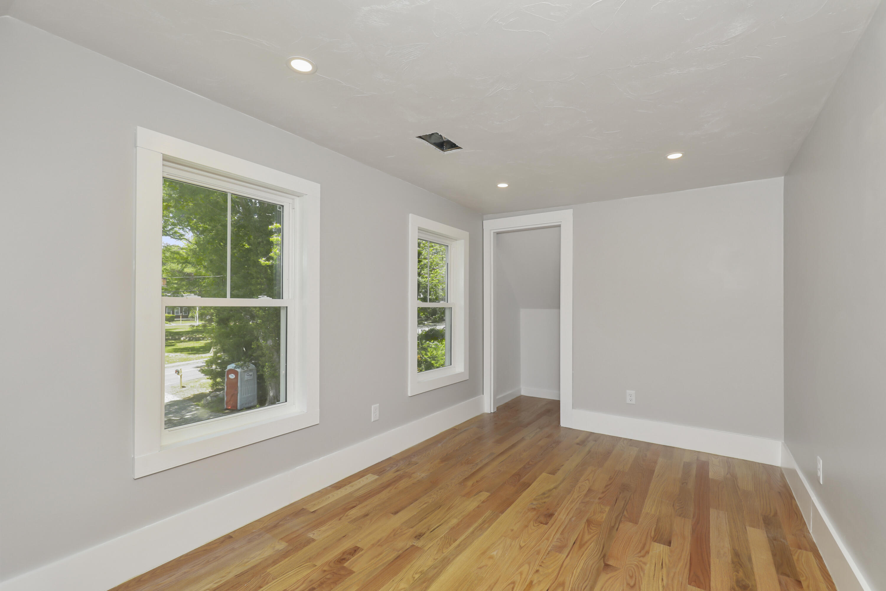 289 Old Main Road North Falmouth, MA 02556 - Photo 25 of 39 018-photo-bedroom-9266225