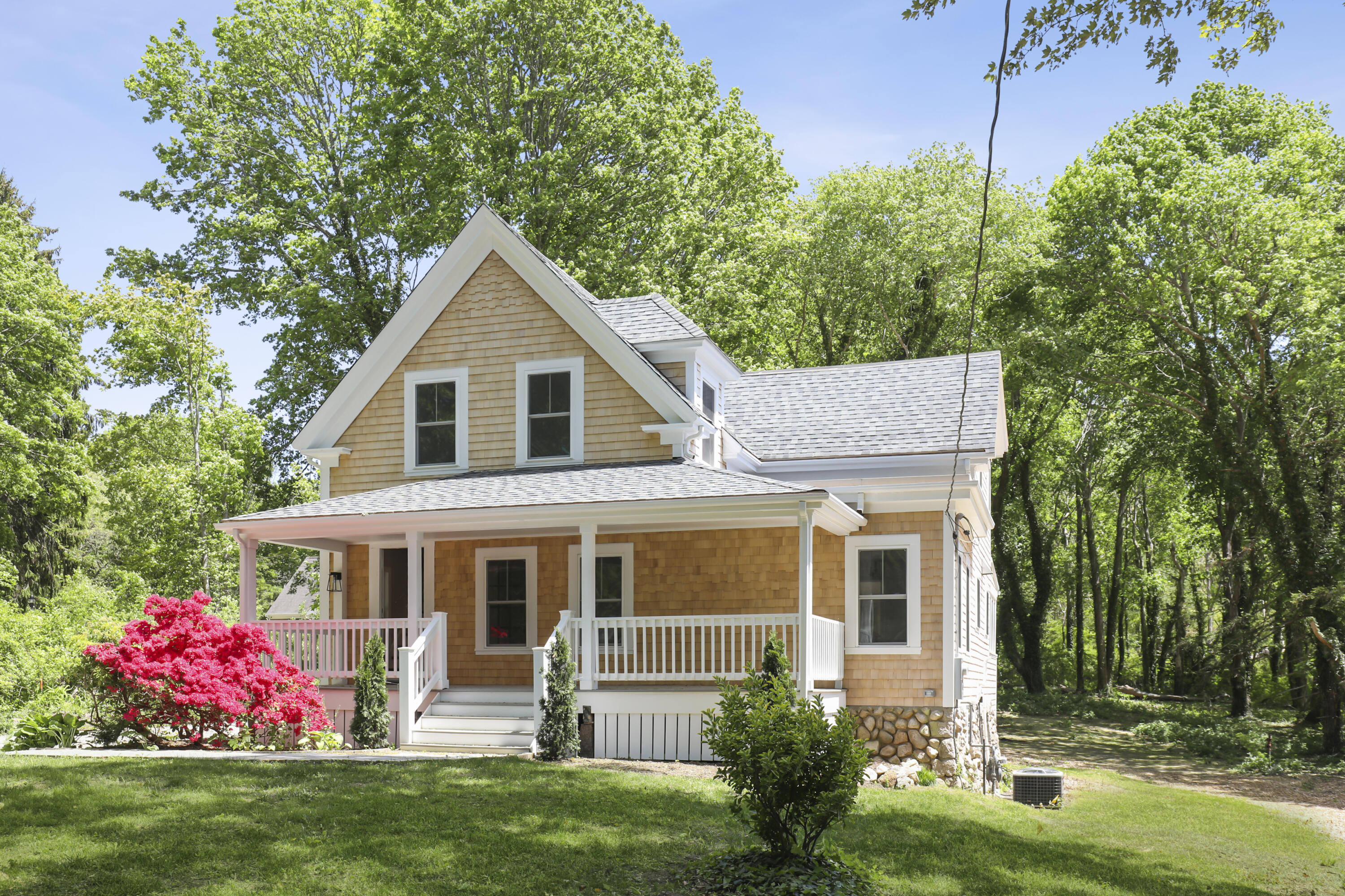 289 Old Main Road North Falmouth, MA 02556 - Photo 3 of 39 002-photo-front-view-9266237