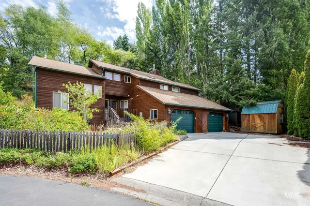 $560,000 | 1616 Shetland Court, Moscow, ID 83843