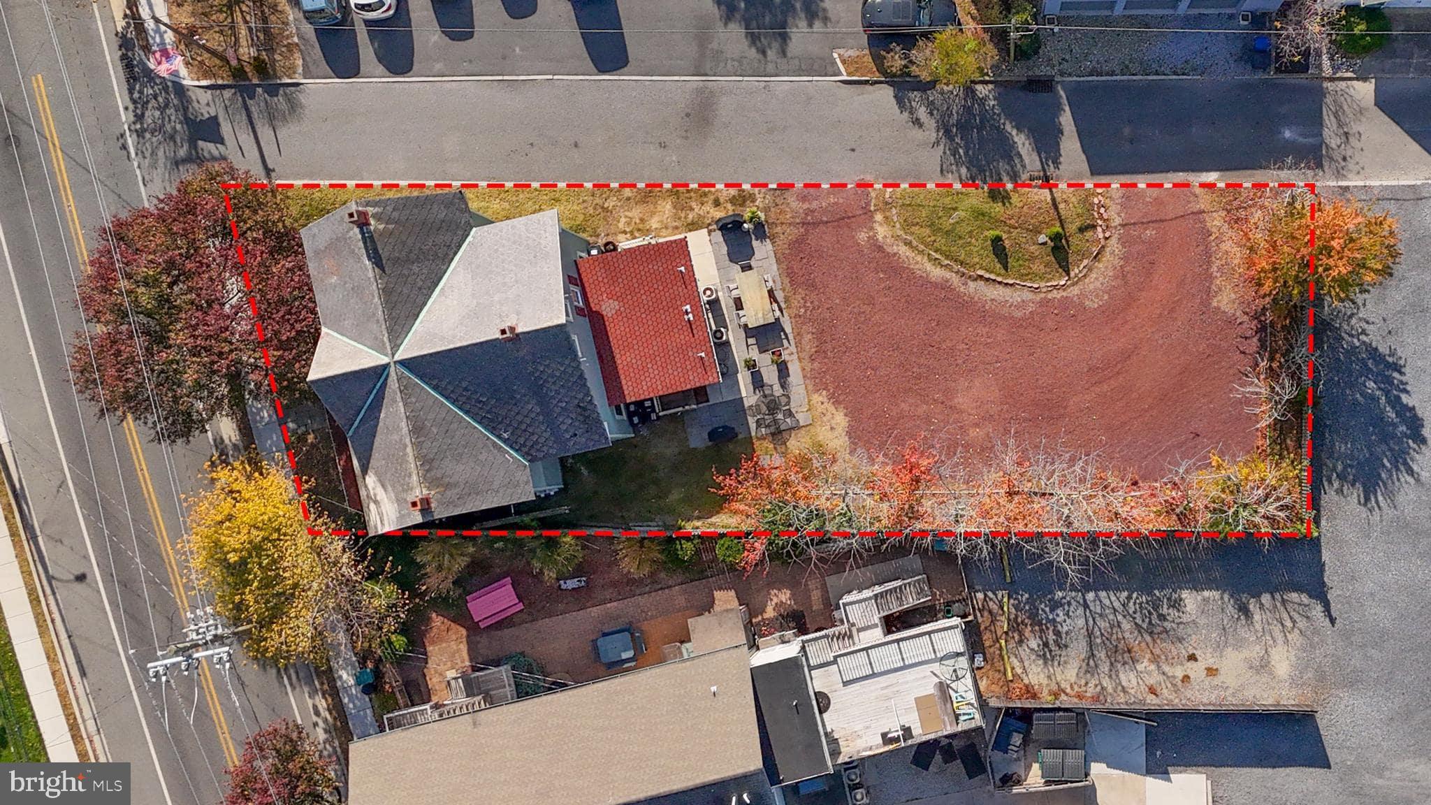 414 Broadway Cape May, NJ 08204 - Photo 11 of 48 an aerial view of houses with outdoor space