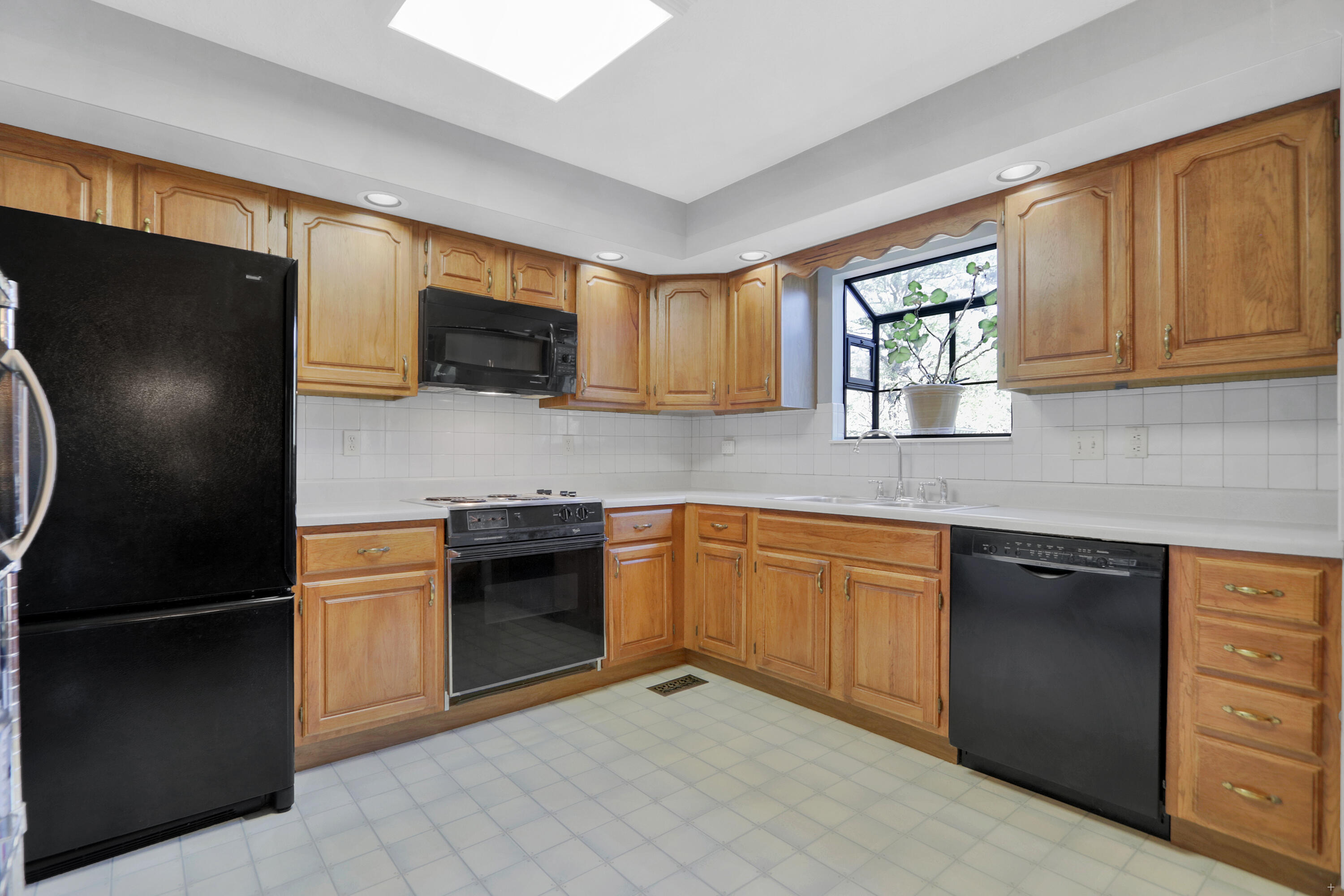 1229 Hoss Rd