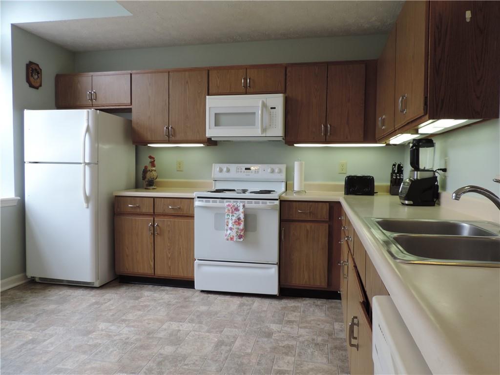 7729 Wind Run Circle Indianapolis, IN 46256 - Photo 3 of 20