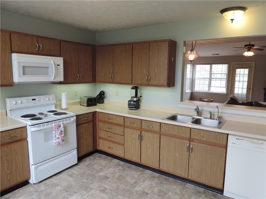 7729 Wind Run Circle Indianapolis, IN 46256 - Photo 4 of 20