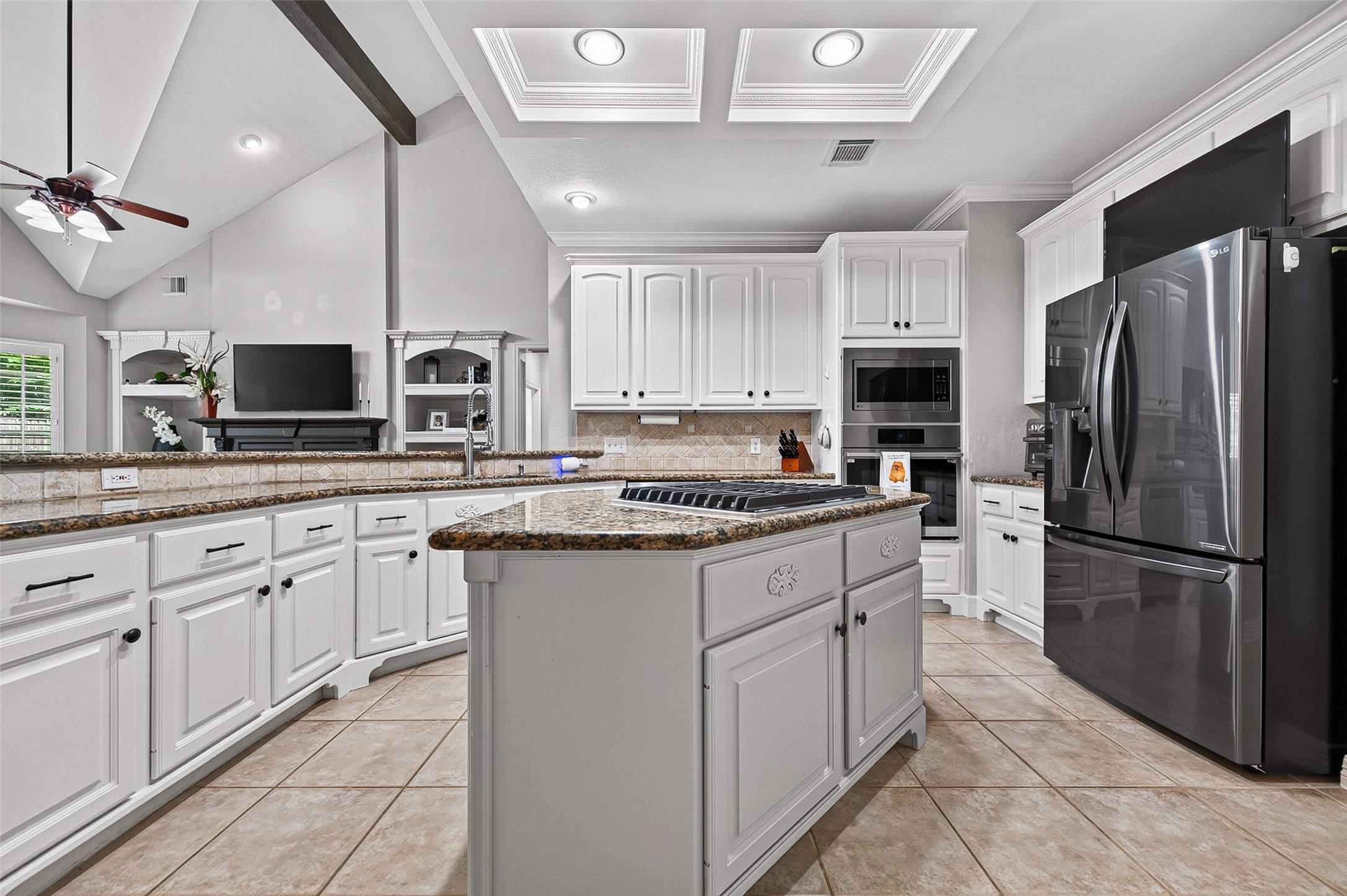 11822 Rue Beaujon Court Tomball, TX 77377 - Photo 18 of 50 Center island with a gas cooktop.