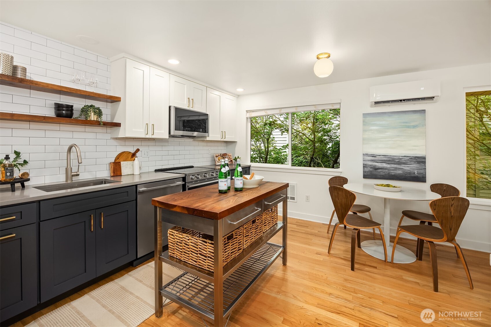 3300 B West Government Way Seattle, WA 98199 - Photo 7 of 23