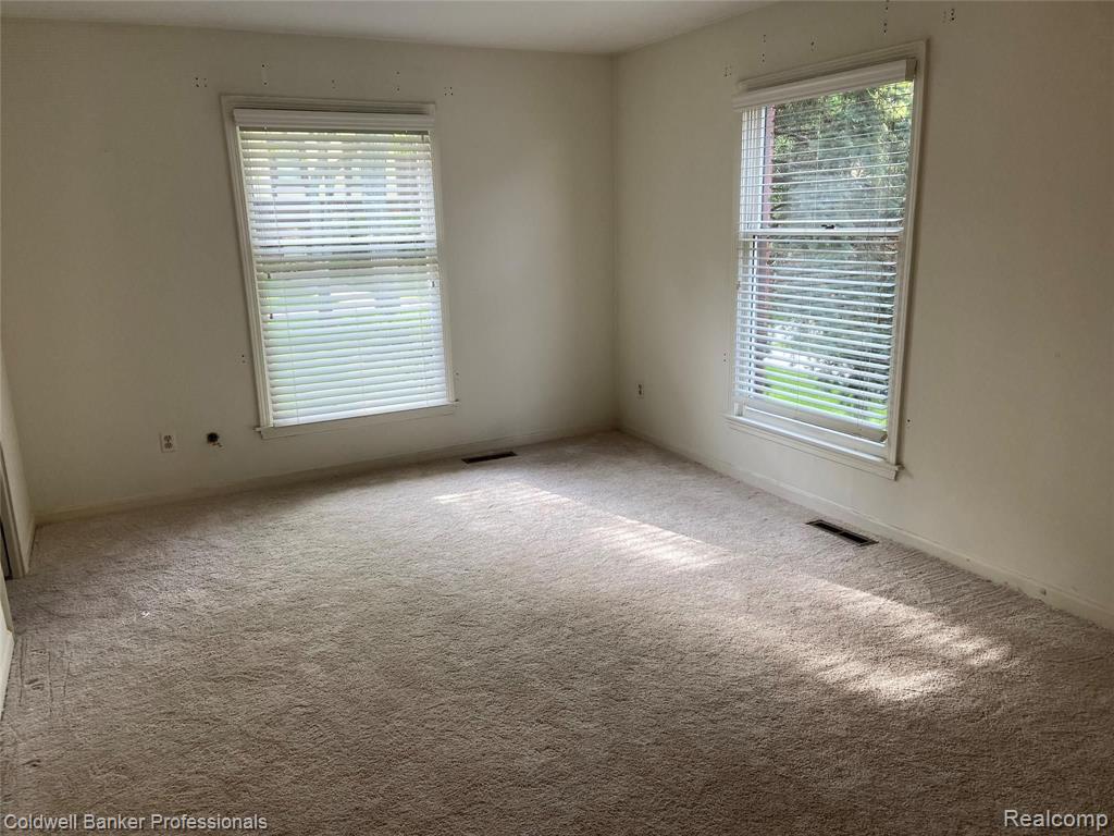 1750 Vernier Road, Unit 25 Grosse Pointe Woods, MI 48236 - Photo 15 of 22