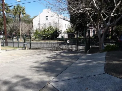 $1,325 | 3300 St Charles Avenue, Unit 27, New Orleans, LA 70115