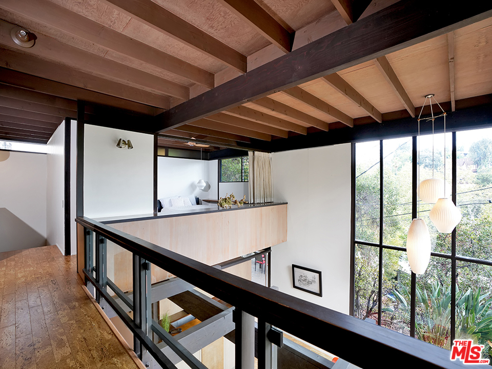 1617 Pleasant Way Pasadena, CA 91105 - Photo 12 of 38 a view of an entryway