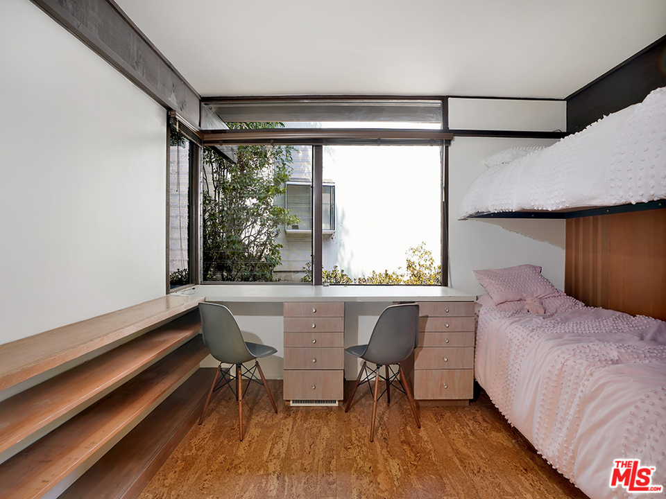 1617 Pleasant Way Pasadena, CA 91105 - Photo 15 of 38 a bedroom with a bed and a window