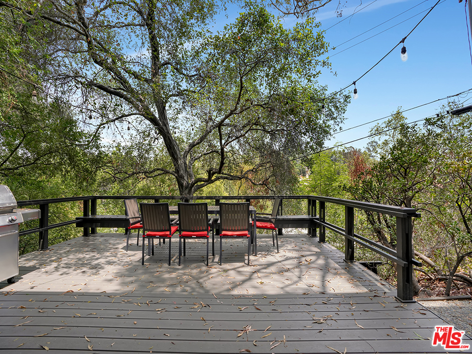 1617 Pleasant Way Pasadena, CA 91105 - Photo 34 of 38 a view of outdoor space with seating