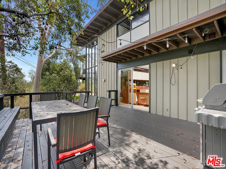 1617 Pleasant Way Pasadena, CA 91105 - Photo 36 of 38 a view of a chairs and table in the balcony