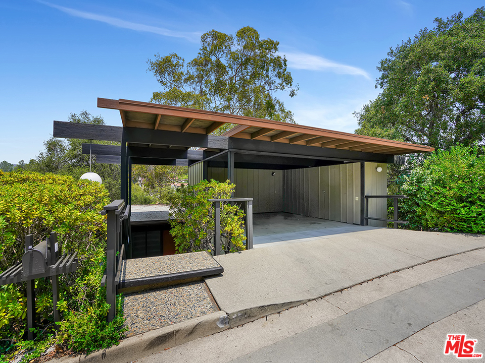 1617 Pleasant Way Pasadena, CA 91105 - Photo 38 of 38 a view of a patio with table and chairs and potted plants