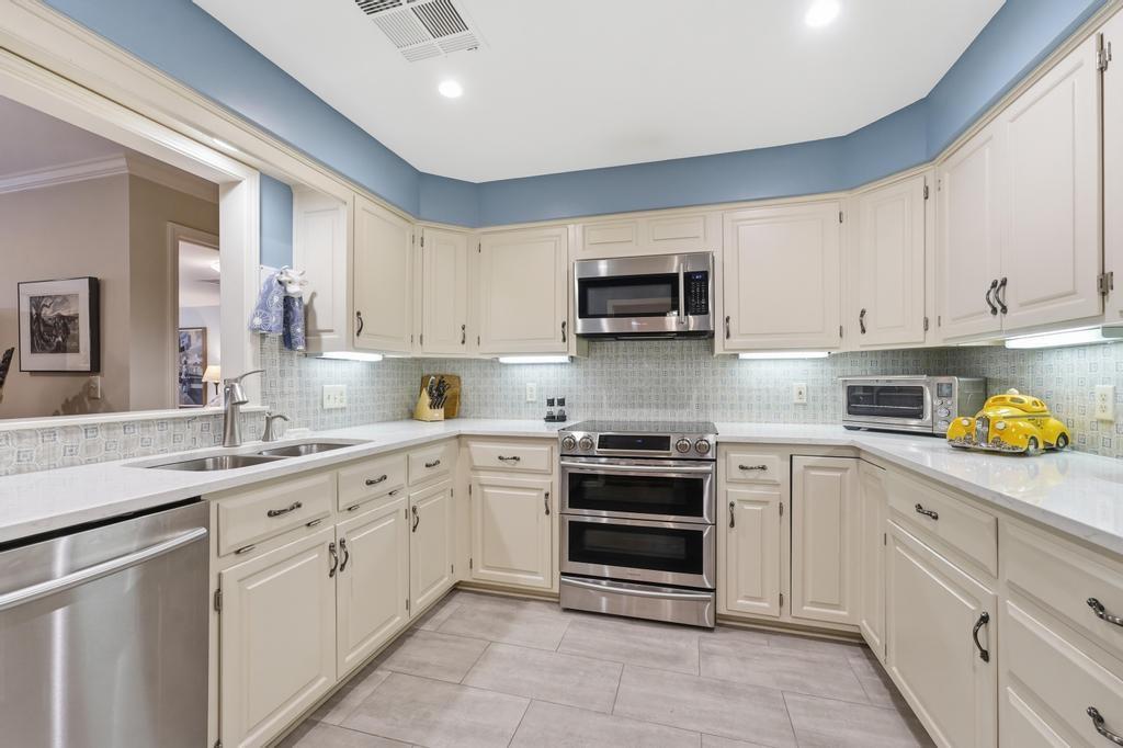 7223 Mission Road, Unit 104 Prairie Village, KS 66208 - Photo 11 of 34 Gallery Image 11