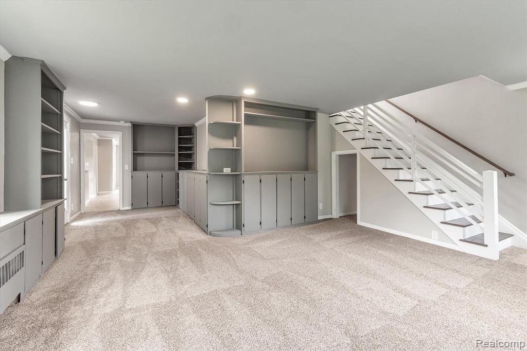 1058 Roslyn Road Grosse Pointe Woods, MI 48236 - Photo 12 of 43