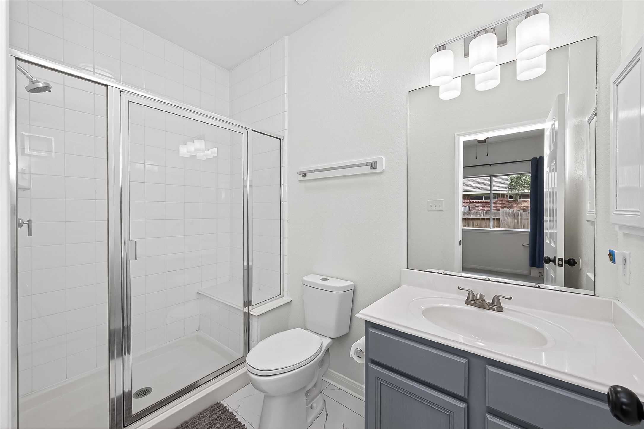 7411 Stonesfield Place Spring, TX 77389 - Photo 20 of 37 1st Floor - Jr. Primary Bathroom - Currently being used for children but could be used for a parent, or guest.