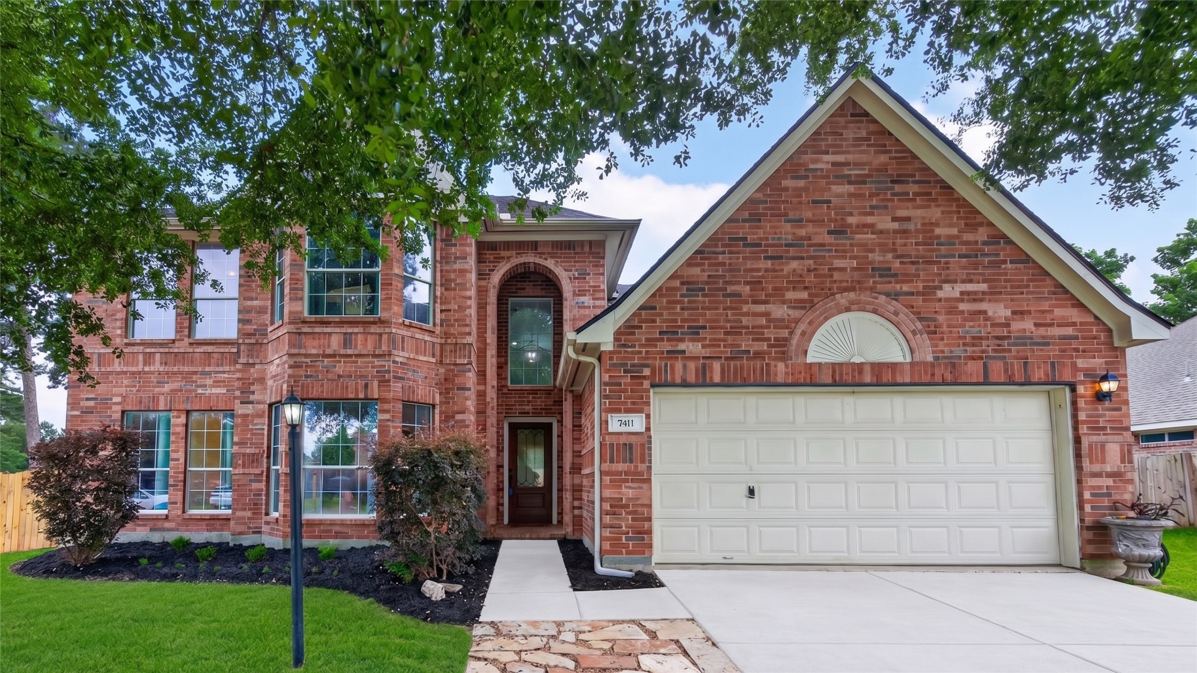 7411 Stonesfield Place Spring, TX 77389 - Photo 2 of 37 Front exterior view of home.