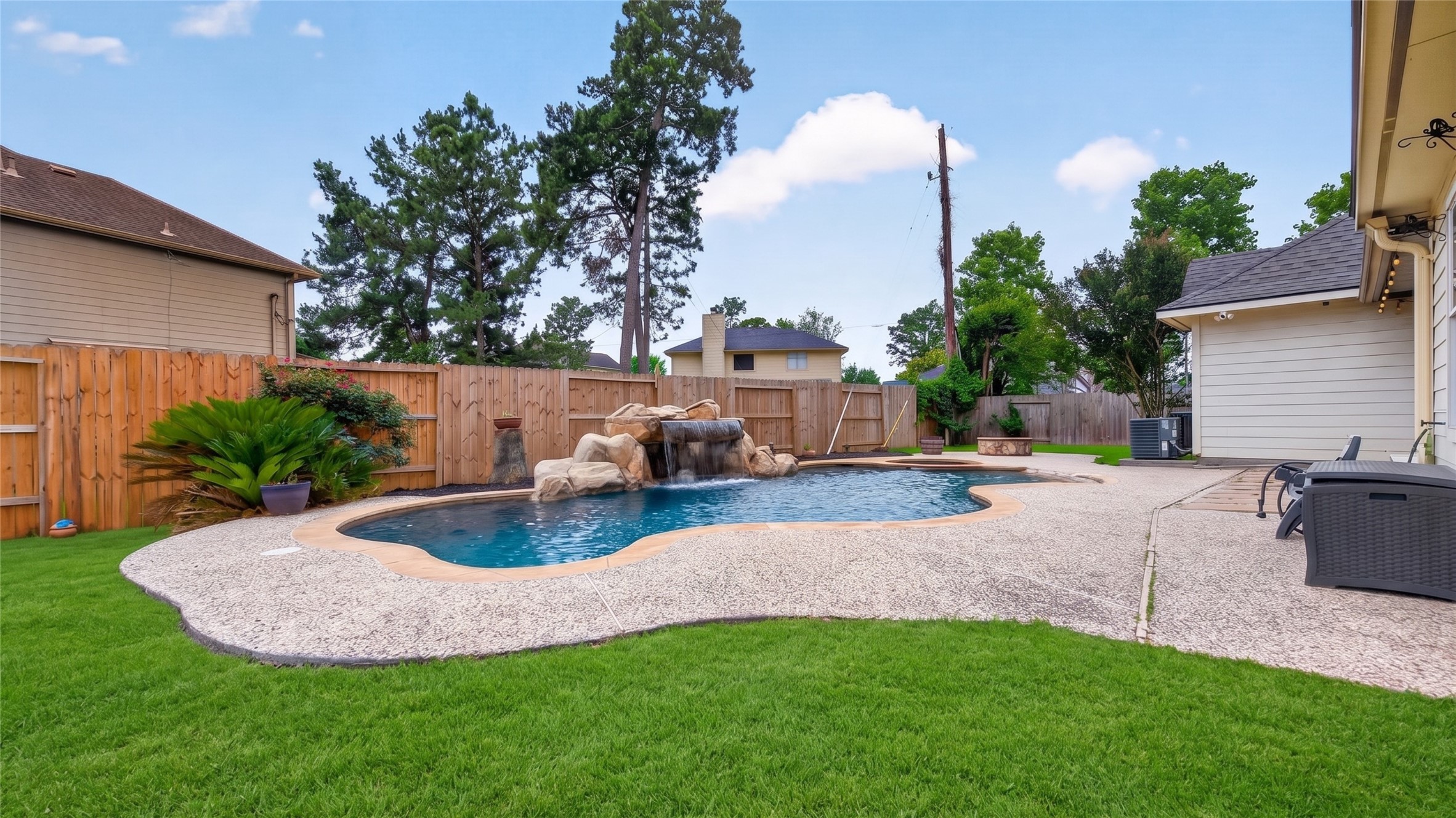 7411 Stonesfield Place Spring, TX 77389 - Photo 32 of 37 Pool - Resort pool with a hot tub.