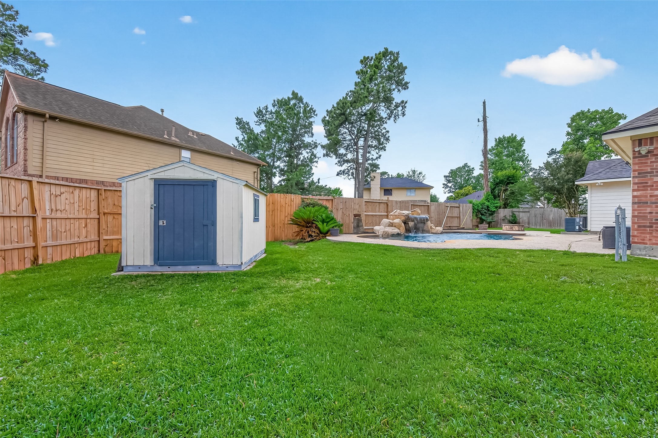 7411 Stonesfield Place Spring, TX 77389 - Photo 34 of 37 Outdoor storage