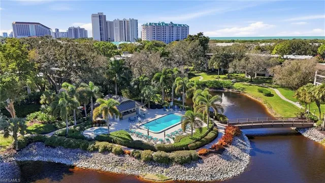 $995,000 | 5950 Pelican Bay Boulevard, Unit 125, Naples, FL 34108