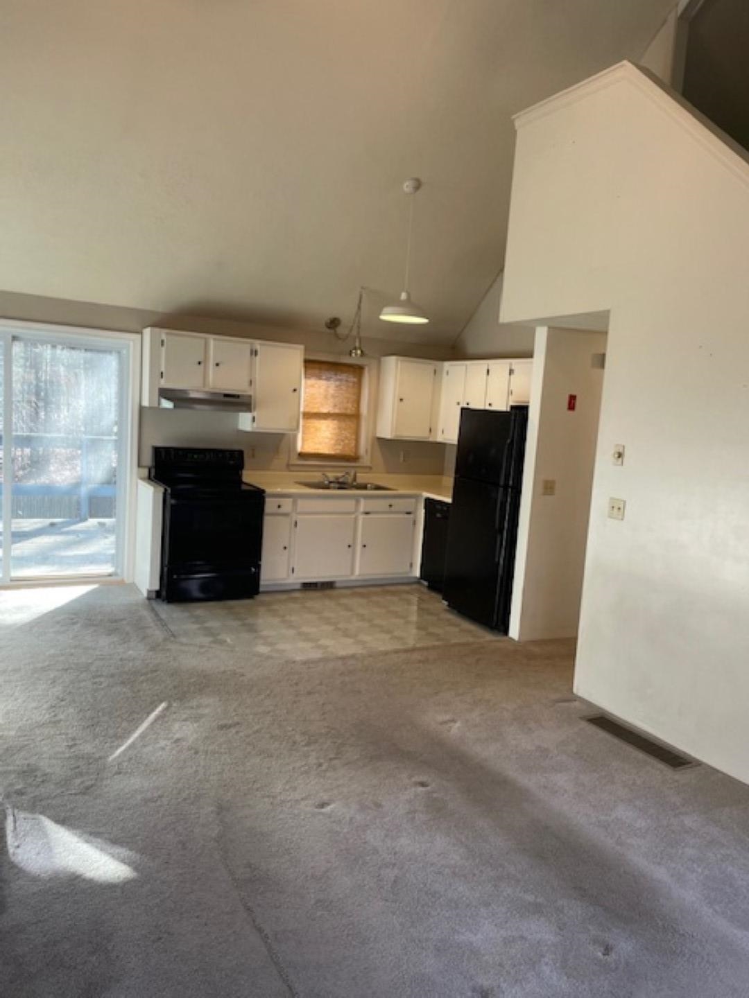 9 Donovan Drive Derry, NH 03038 - Photo 6 of 10