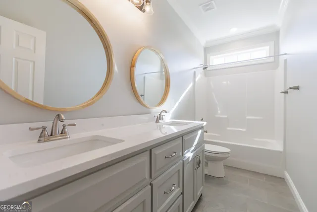 a view of an house with backyard space and balcony