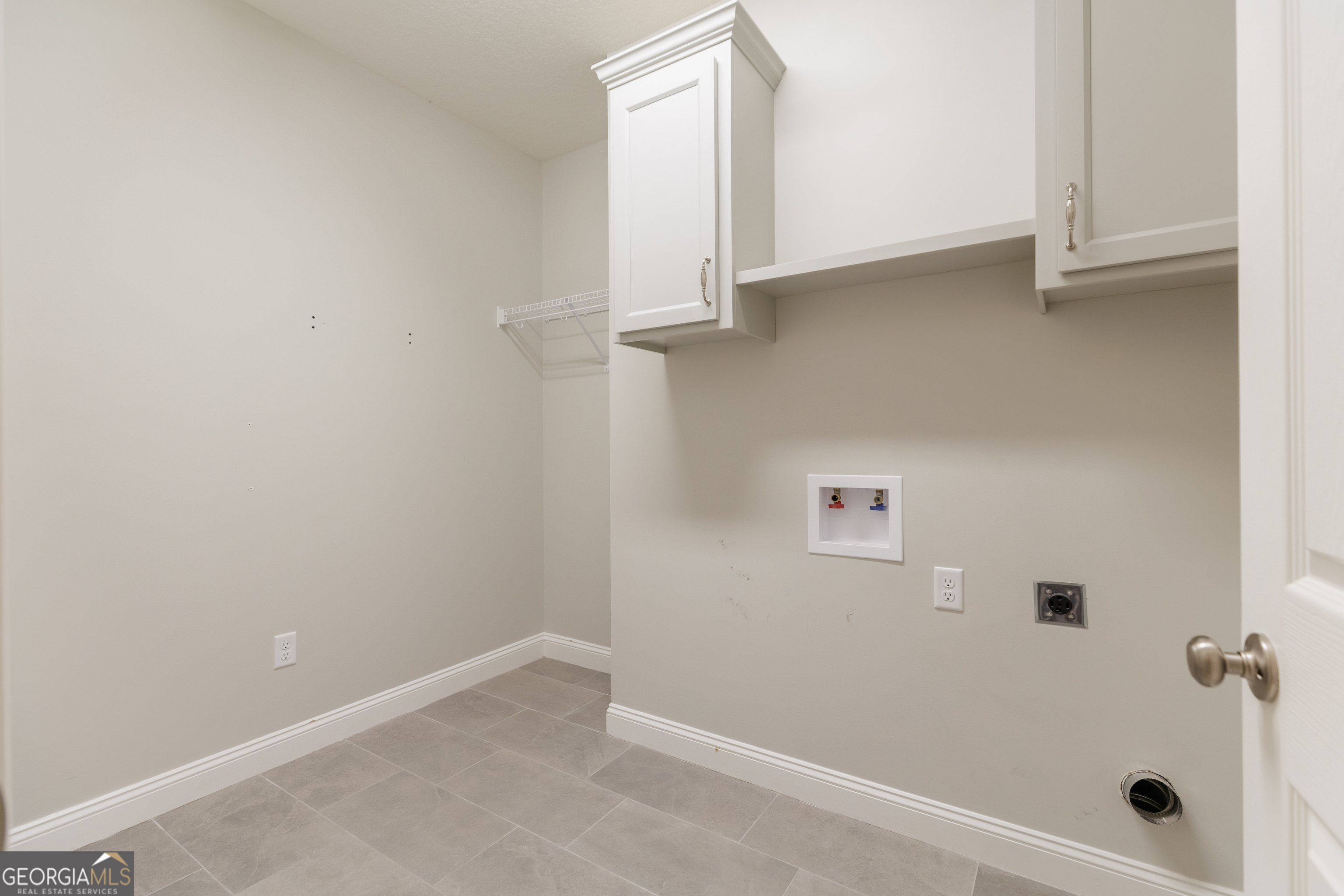 3001 Houser Way Hahira, GA 31632 - Photo 33 of 57 a bathroom with a bathtub