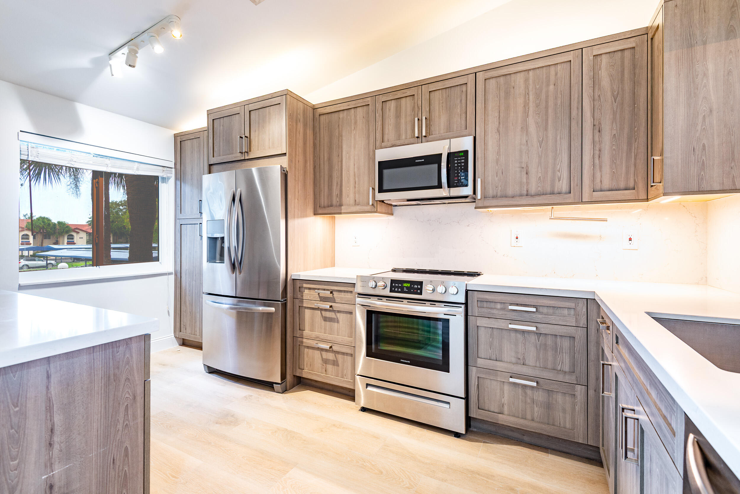 380 Northwest 67th Street, Unit J204 Boca Raton, FL 33487 - Photo 6 of 43 204-8