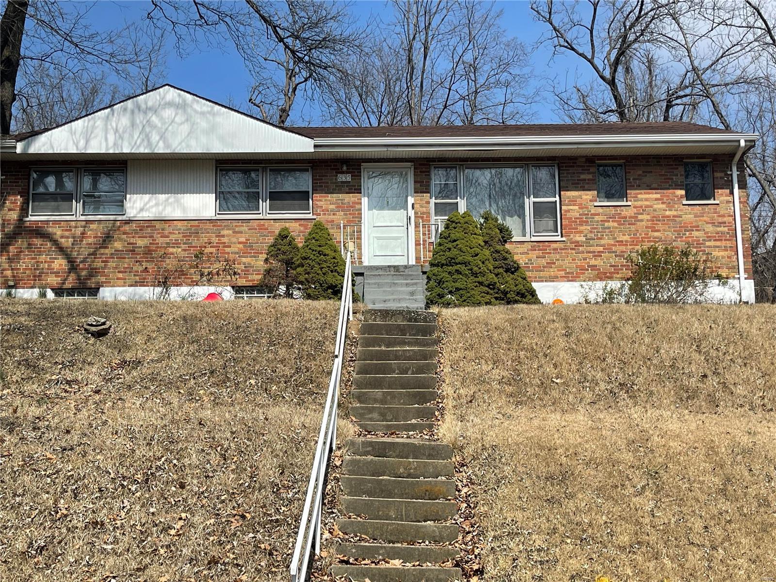 635 Southeast Chambers Road St. Louis, MO 63137 - Photo 1 of 6