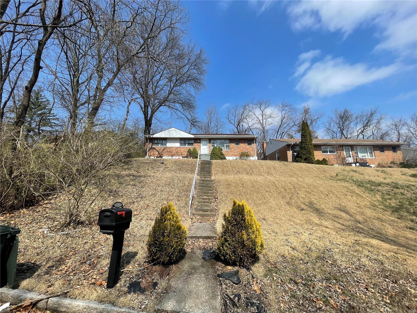 635 Southeast Chambers Road St. Louis, MO 63137 - Photo 2 of 6