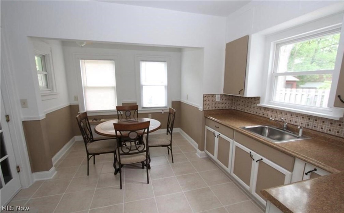 13047 Cedar Road Cleveland, OH 44118 - Photo 14 of 35 Gallery Image 14