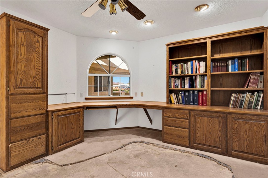 18588 Kamana Road Apple Valley, CA 92307 - Photo 9 of 47