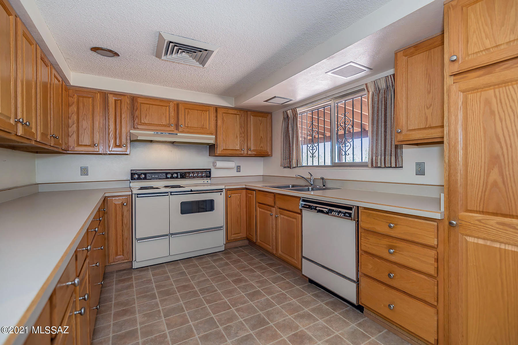 4261 North Swan Road Tucson, AZ 85718 - Photo 20 of 42 Gallery Image 20