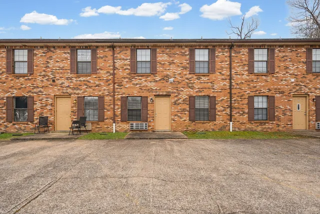 $795 | 706 Peachers Drive, Unit C, Clarksville, TN 37042