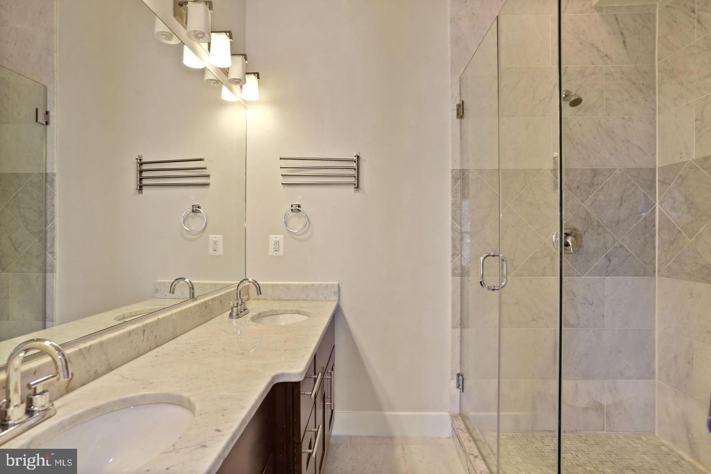 224 R Street Northeast, Unit 2 Washington, DC 20002 - Photo 20 of 34 Primary Bath