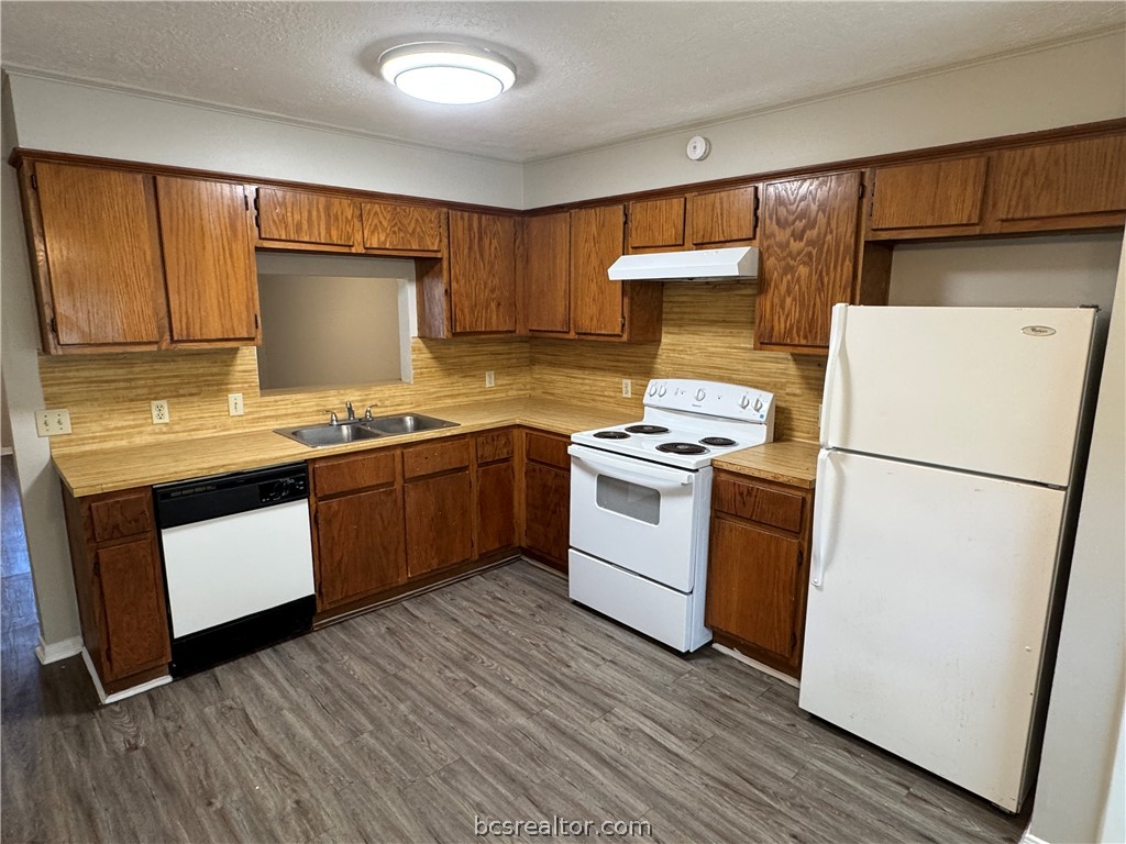 2000 Monito Way, Unit D Bryan, TX 77807 - Photo 5 of 17 Gallery Image 5