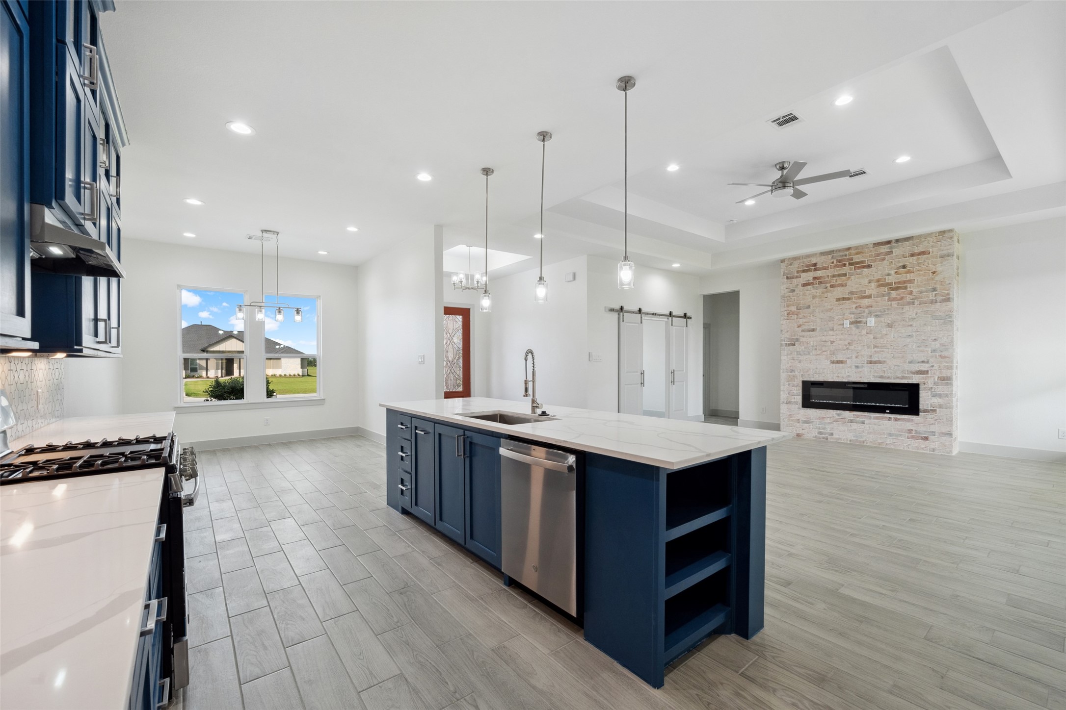 619 Longhorn Trail Angleton, TX 77515 - Photo 12 of 32