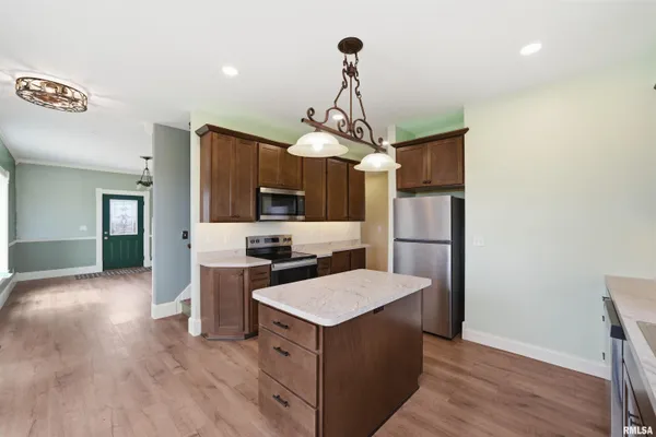 $349,900 | 22014 Highway 40, Edelstein, IL 61526