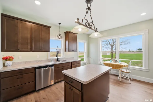 $349,900 | 22014 Highway 40, Edelstein, IL 61526