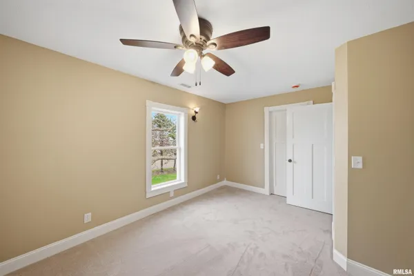 $349,900 | 22014 Highway 40, Edelstein, IL 61526