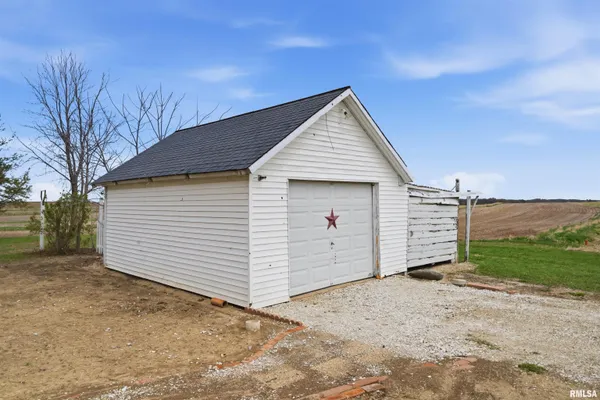 $349,900 | 22014 Highway 40, Edelstein, IL 61526