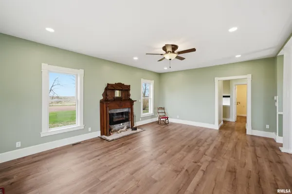 $349,900 | 22014 Highway 40, Edelstein, IL 61526