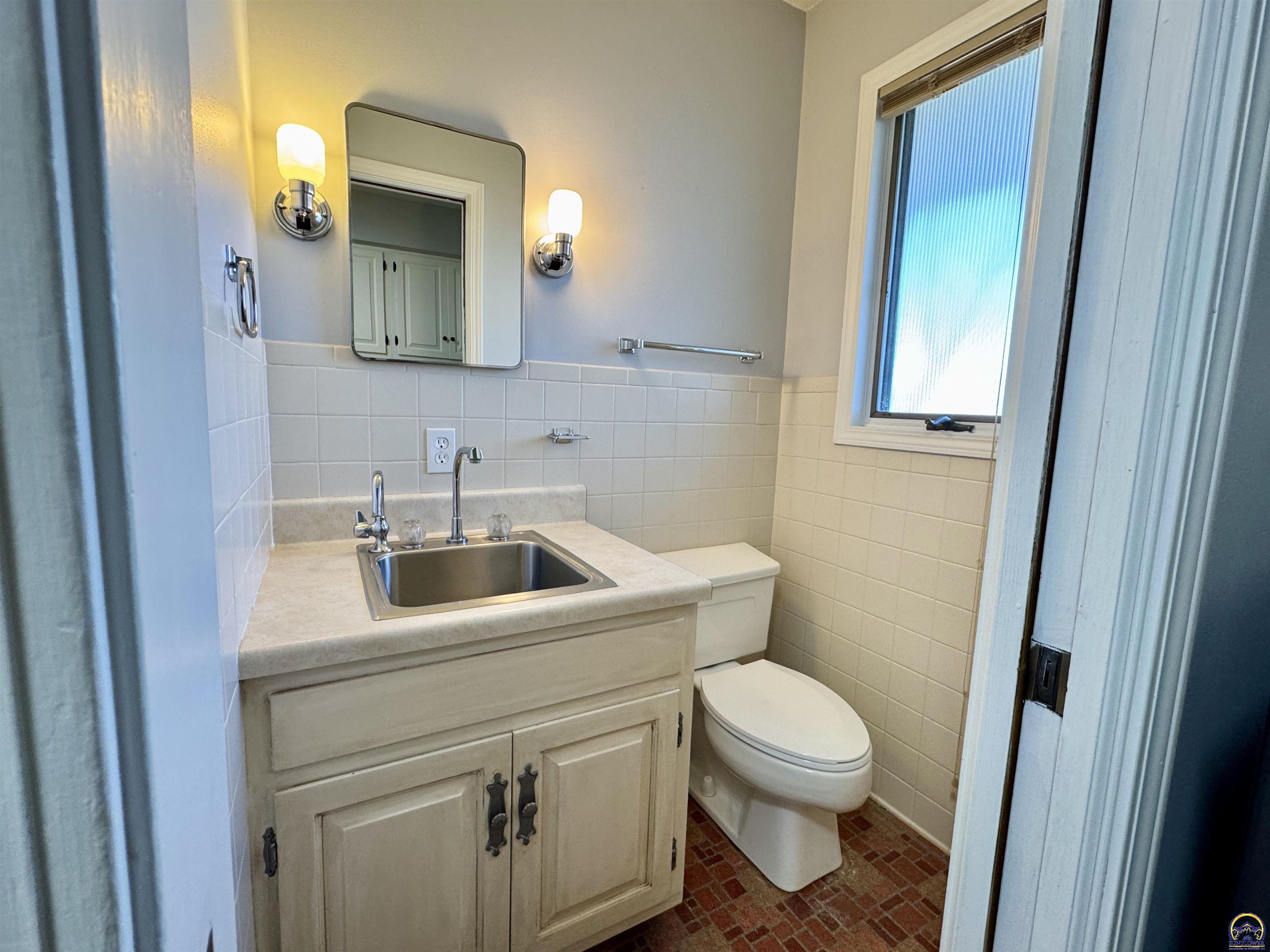 420 North Freeborn Street Marion, KS 66861 - Photo 18 of 47