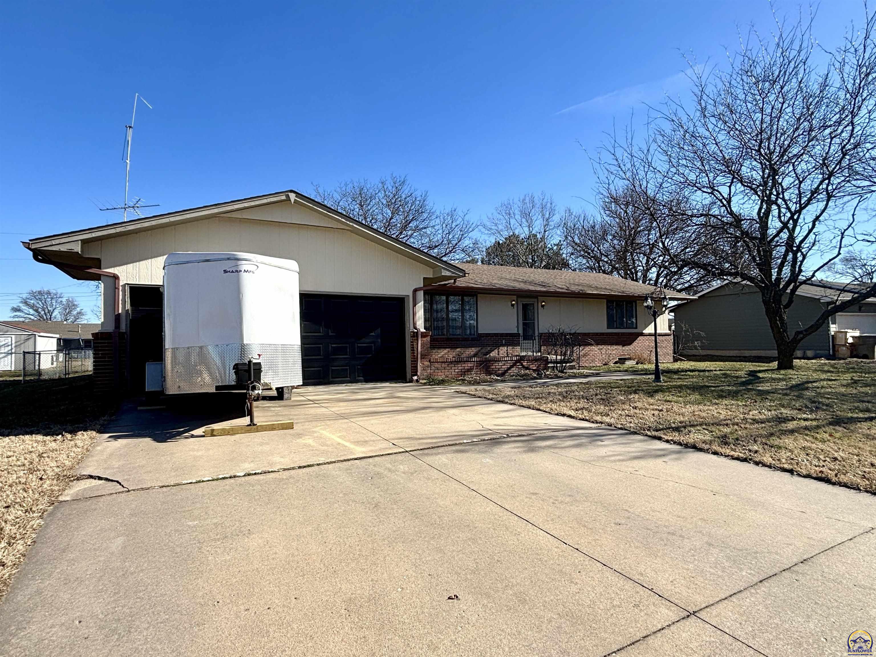 420 North Freeborn Street Marion, KS 66861 - Photo 3 of 47