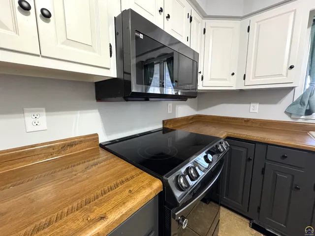 $209,000 | 420 North Freeborn Street, Marion, KS 66861