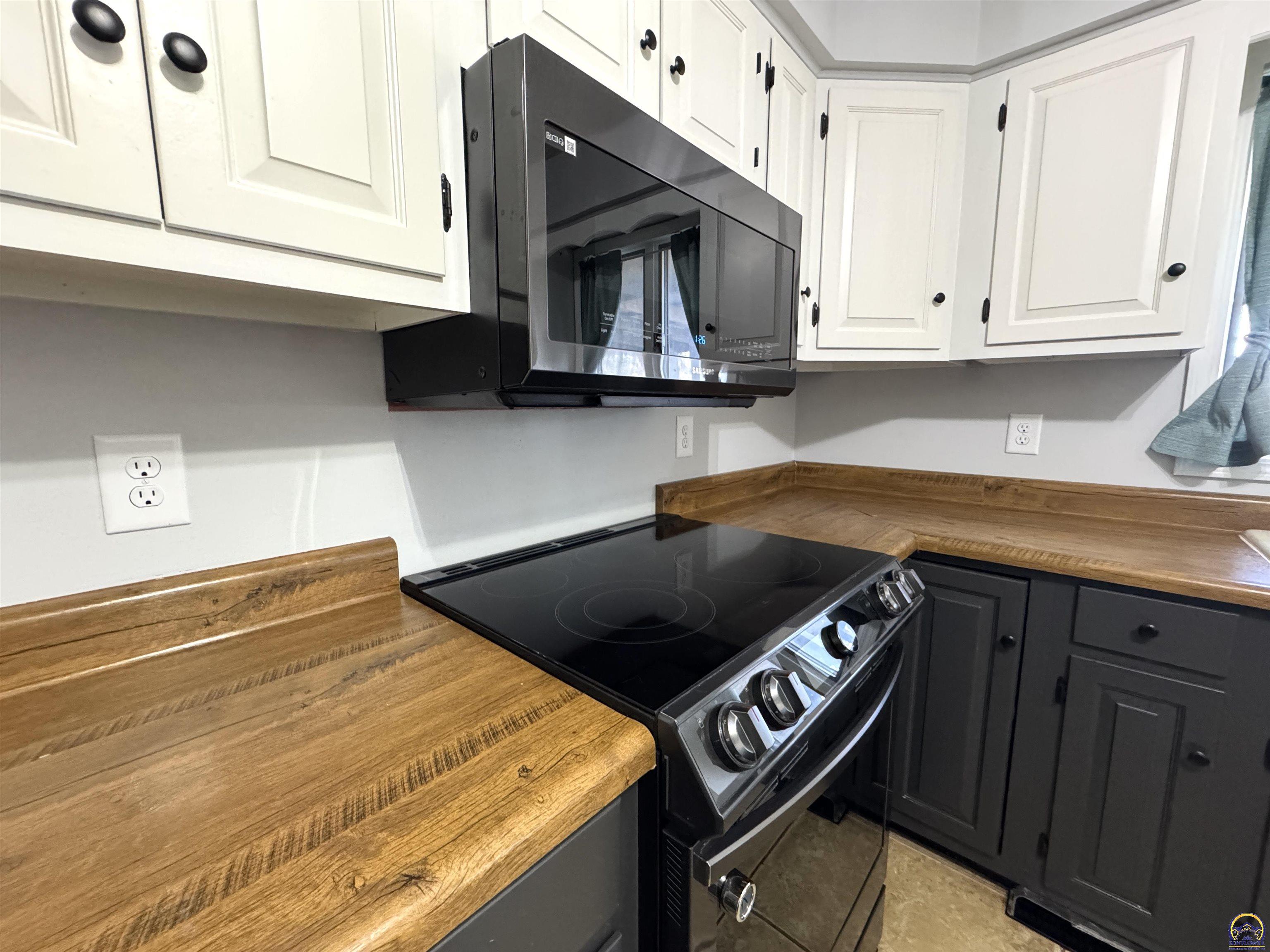 420 North Freeborn Street Marion, KS 66861 - Photo 10 of 47