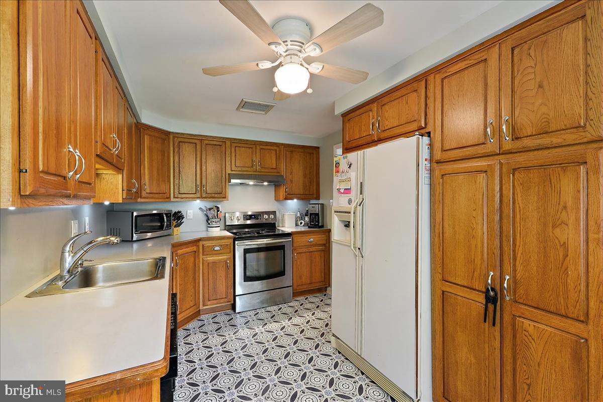 22 Rampart East Media, PA 19063 - Photo 17 of 44 Kitchen