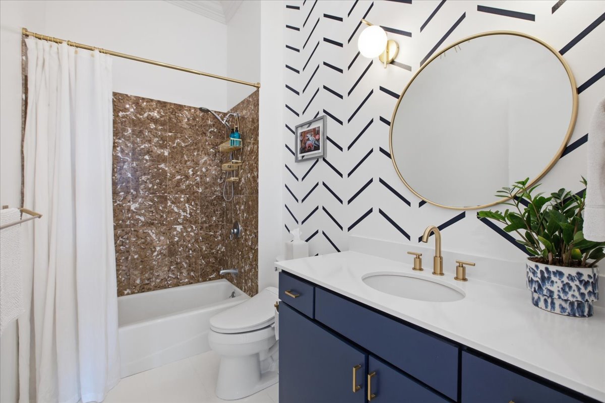 3920 North Sheridan Road, Unit 504 Chicago, IL 60613 - Photo 12 of 13 Gallery Image 12