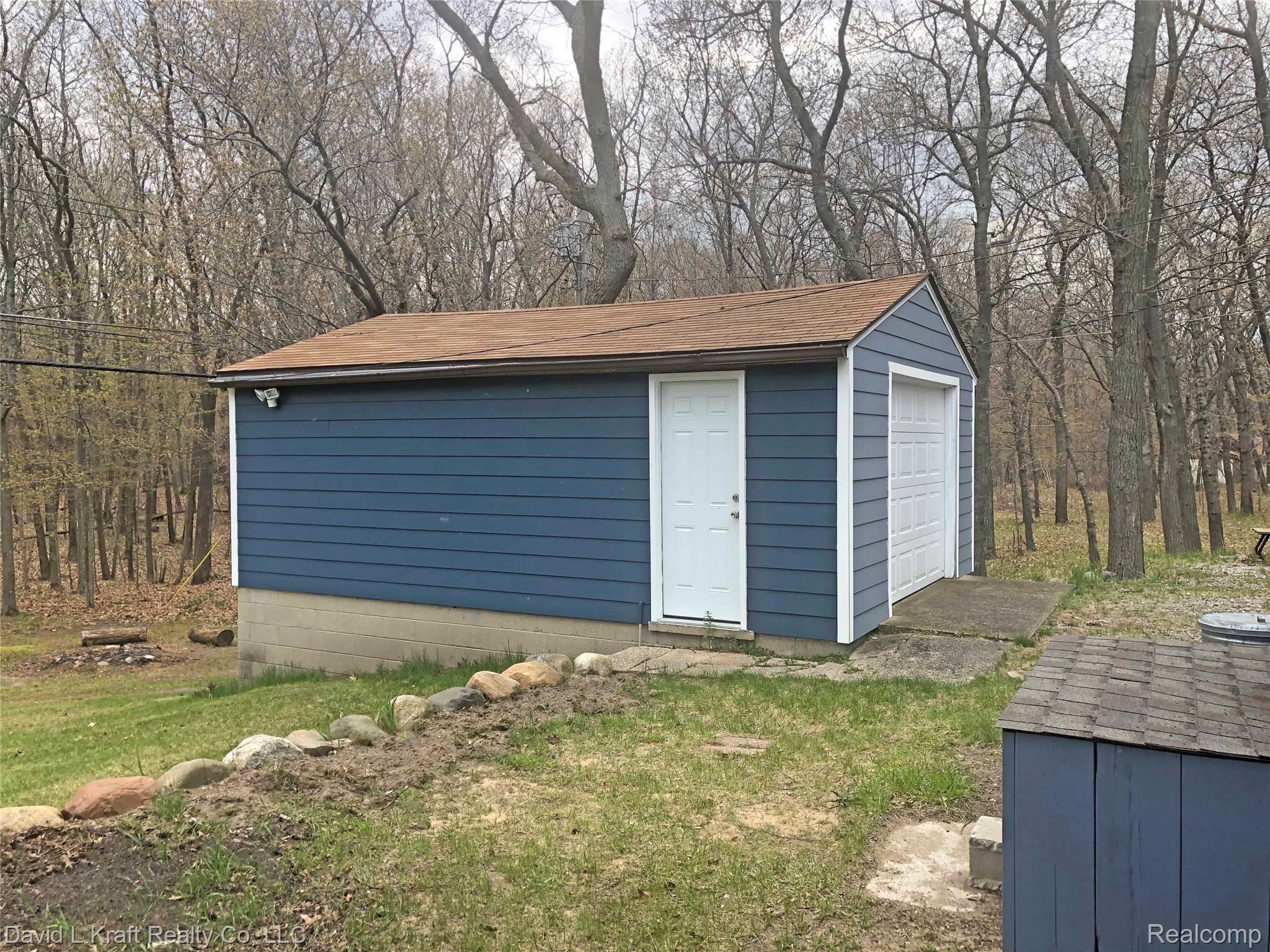 3897 Port Austin Road Caseville, MI 48725 - Photo 14 of 27 3897CrescentBeachGarage.jpg