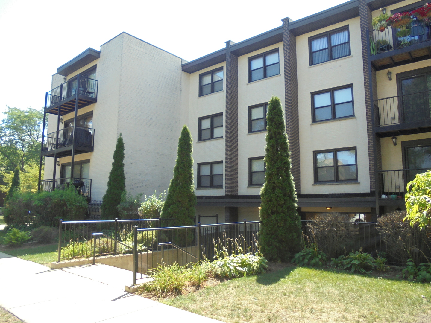 1711 West Jarvis Ave Unit 102  