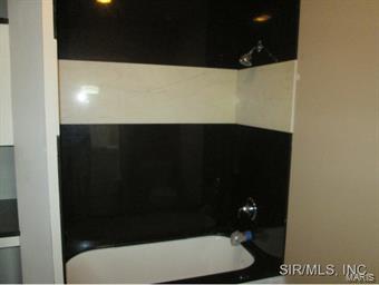 1542 Johnson Road Granite City, IL 62040 - Photo 9 of 12 Gallery Image 9
